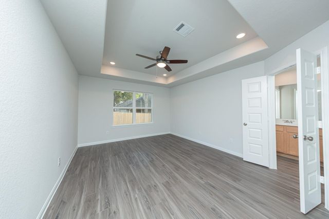 213 Lake Estates Drive, Montgomery, TX 77356