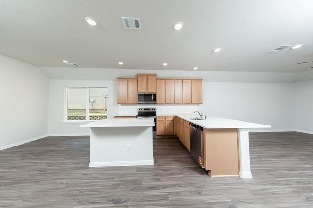 213 Lake Estates Drive, Montgomery, TX 77356