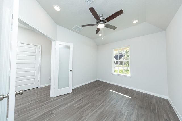 213 Lake Estates Drive, Montgomery, TX 77356