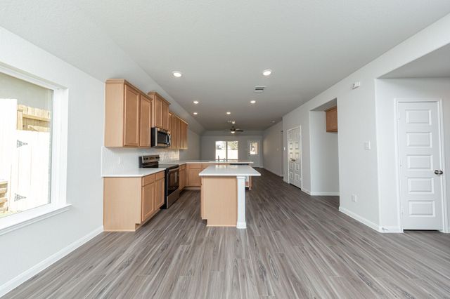 213 Lake Estates Drive, Montgomery, TX 77356