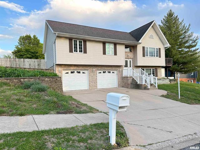 2208 GRANADA Drive, Pekin, IL 61554