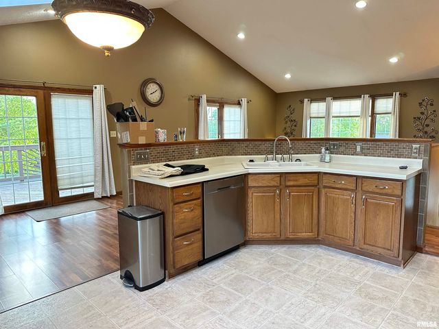 2208 GRANADA Drive, Pekin, IL 61554