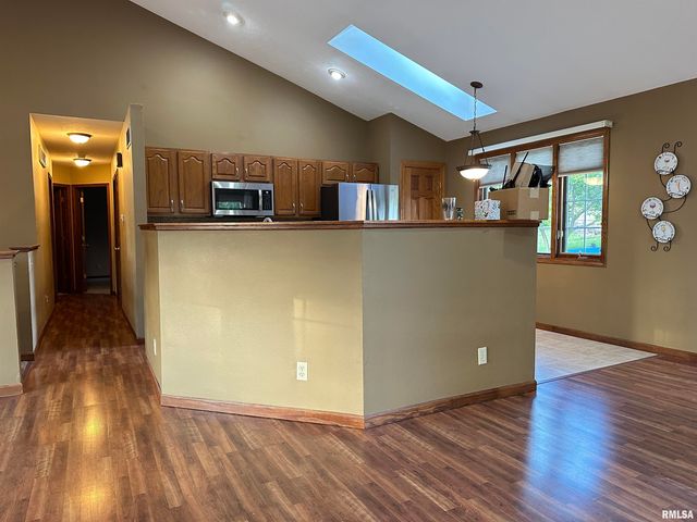 2208 GRANADA Drive, Pekin, IL 61554