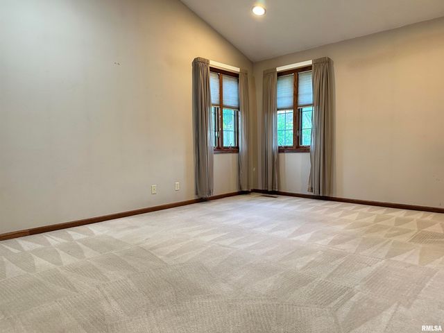 2208 GRANADA Drive, Pekin, IL 61554
