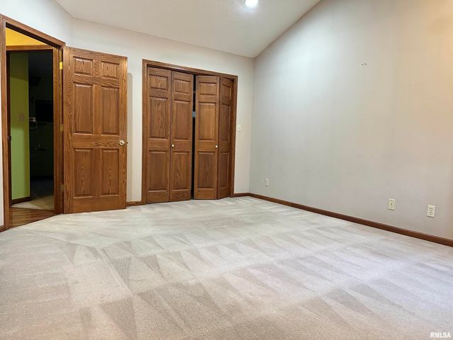 2208 GRANADA Drive, Pekin, IL 61554