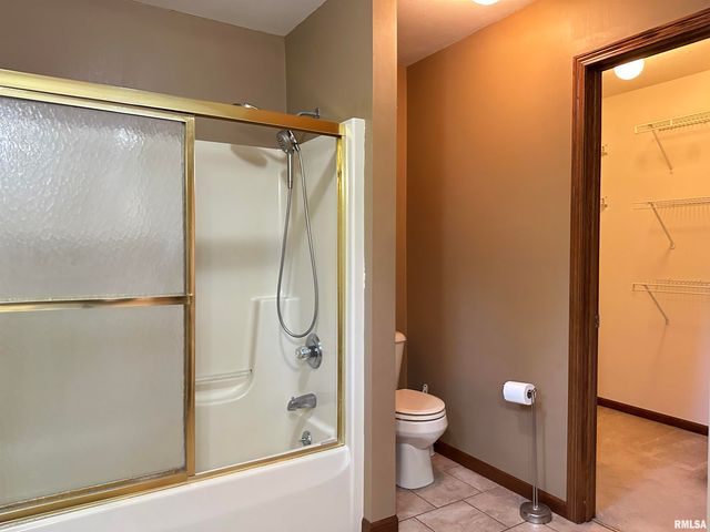 2208 GRANADA Drive, Pekin, IL 61554