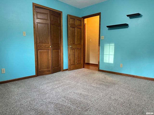 2208 GRANADA Drive, Pekin, IL 61554