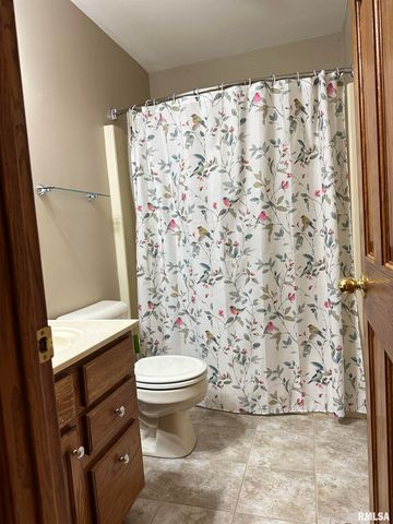 2208 GRANADA Drive, Pekin, IL 61554