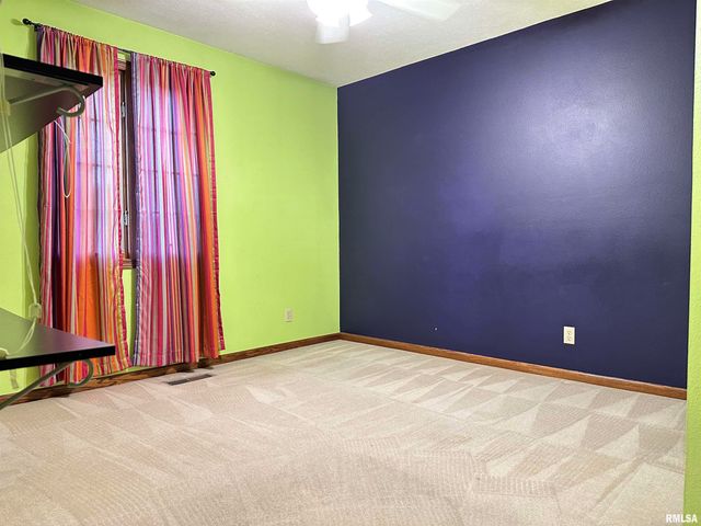 2208 GRANADA Drive, Pekin, IL 61554