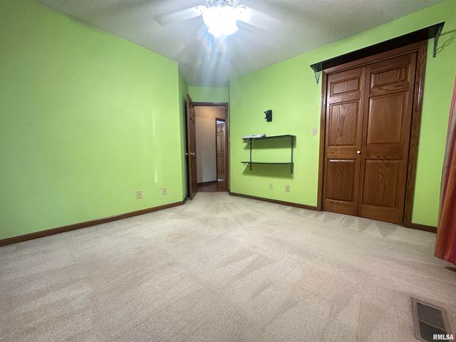 2208 GRANADA Drive, Pekin, IL 61554