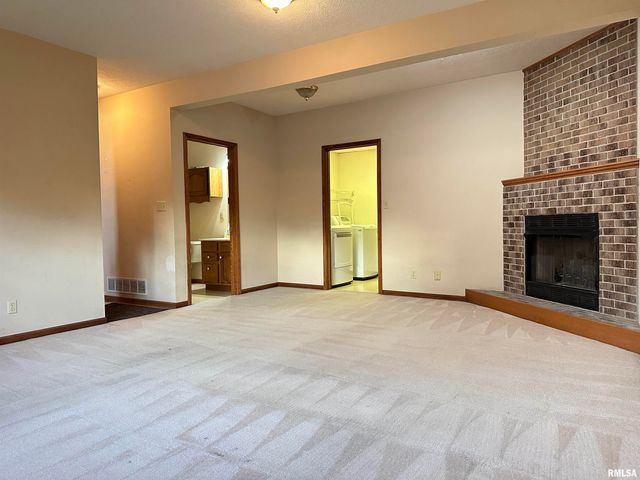 2208 GRANADA Drive, Pekin, IL 61554