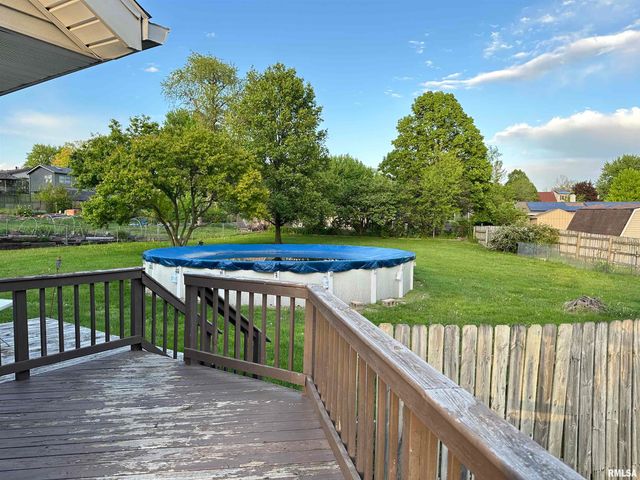 2208 GRANADA Drive, Pekin, IL 61554