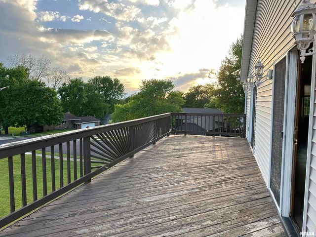 2208 GRANADA Drive, Pekin, IL 61554