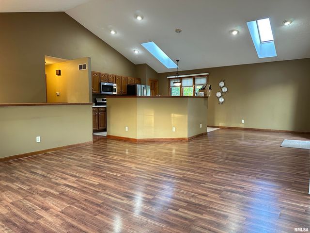 2208 GRANADA Drive, Pekin, IL 61554