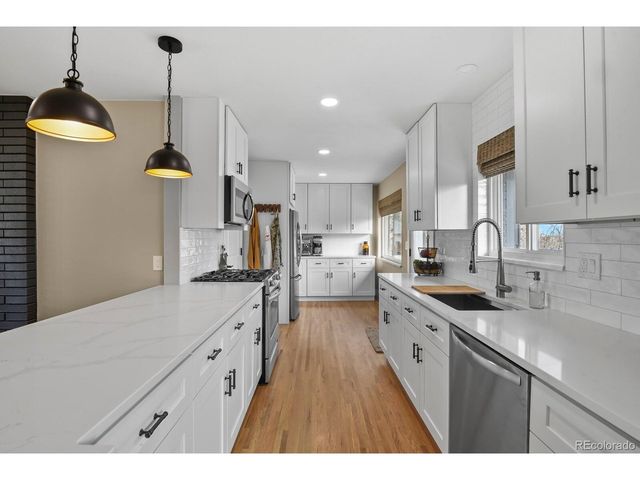 1115 W Hinsdale Dr, Littleton, CO 80120