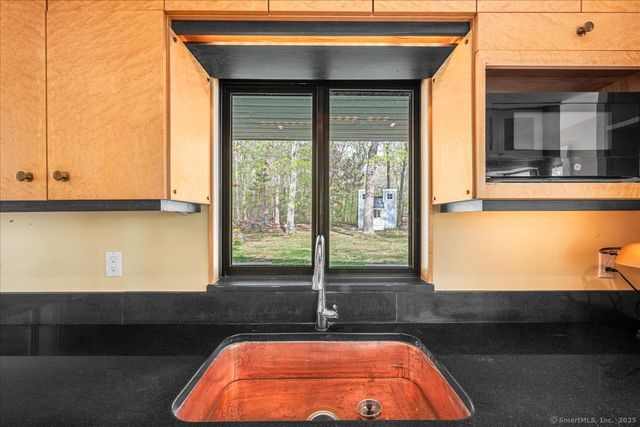 86 Lynn Road, Essex, CT 06442