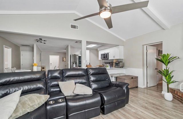 5127 CAESAR WAY S, St Petersburg, FL 33712