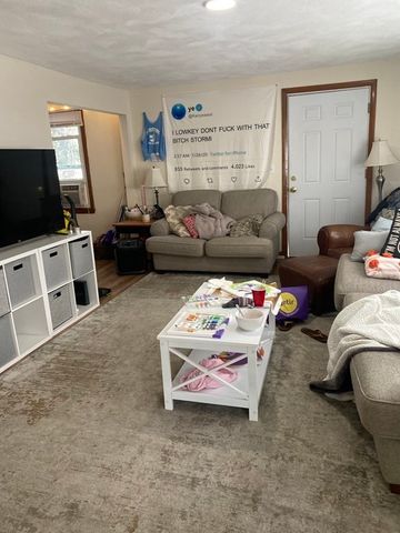 163 College Ave B, Somerville, MA 02144