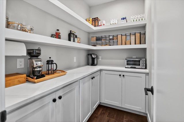 2012 Paris Lane, Cottage Grove, WI 53527