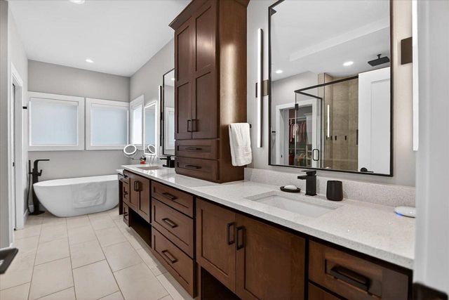 2012 Paris Lane, Cottage Grove, WI 53527