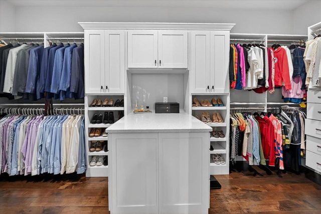 2012 Paris Lane, Cottage Grove, WI 53527