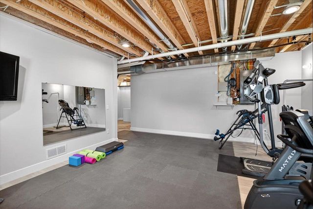 2012 Paris Lane, Cottage Grove, WI 53527