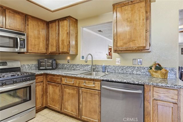 16854 Kayuga, Victorville, CA 92395