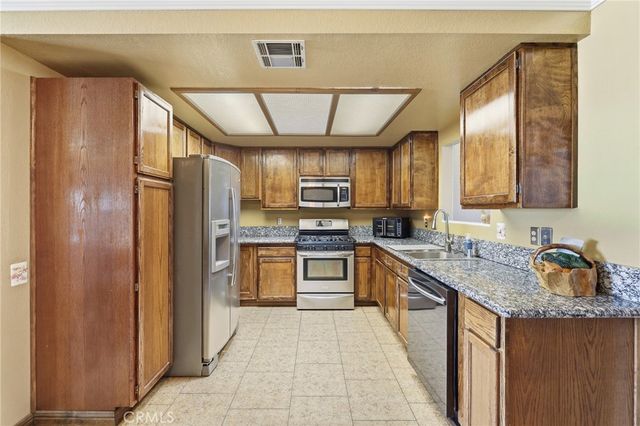 16854 Kayuga, Victorville, CA 92395
