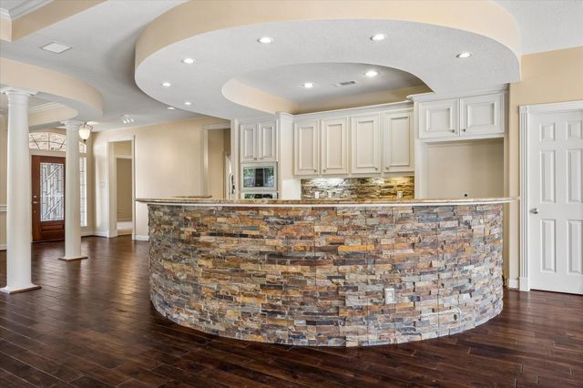 4510 Cypress Pond Court, Houston, TX 77059