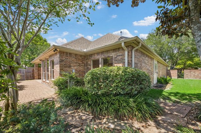 4510 Cypress Pond Court, Houston, TX 77059