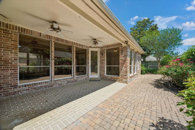 4510 Cypress Pond Court, Houston, TX 77059