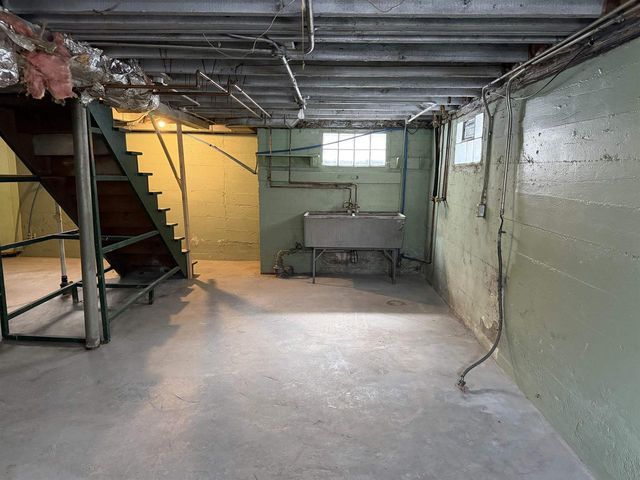 1211 WELLS STREET, Marinette, WI 54143