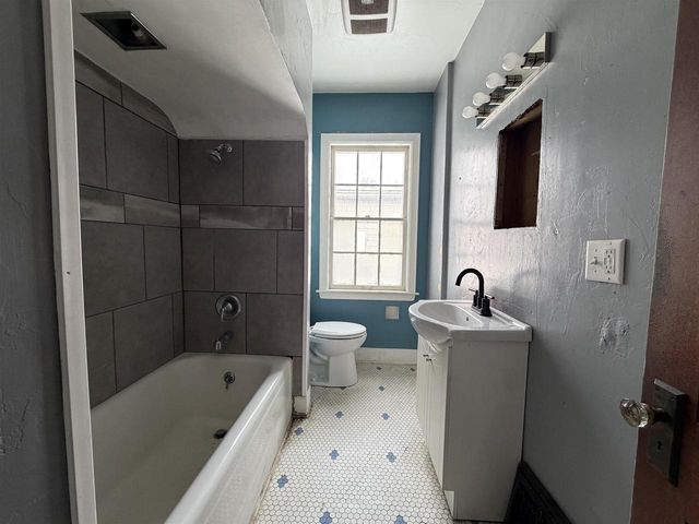 1211 WELLS STREET, Marinette, WI 54143