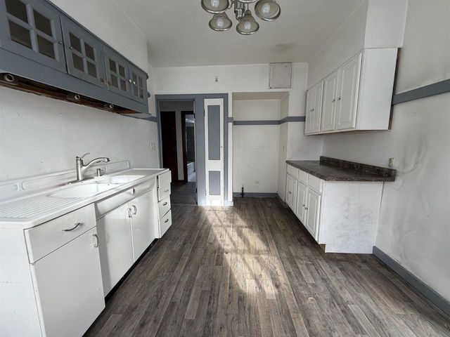 1211 WELLS STREET, Marinette, WI 54143