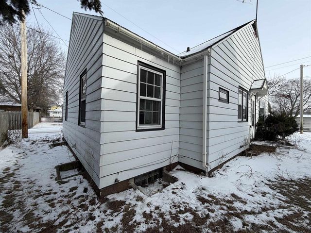 1211 WELLS STREET, Marinette, WI 54143