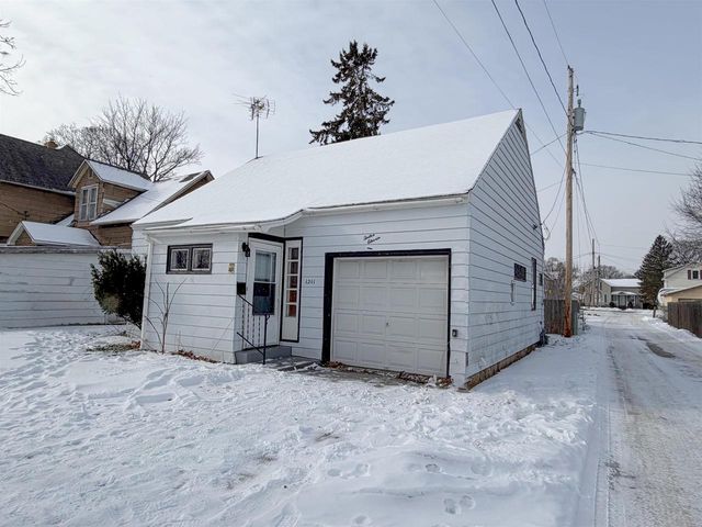 1211 WELLS STREET, Marinette, WI 54143