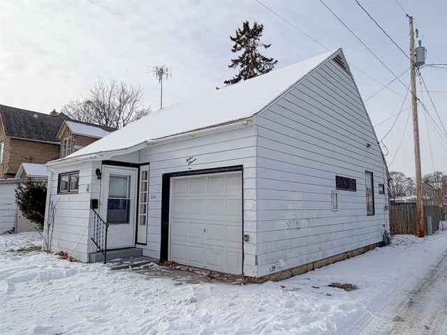 1211 WELLS STREET, Marinette, WI 54143