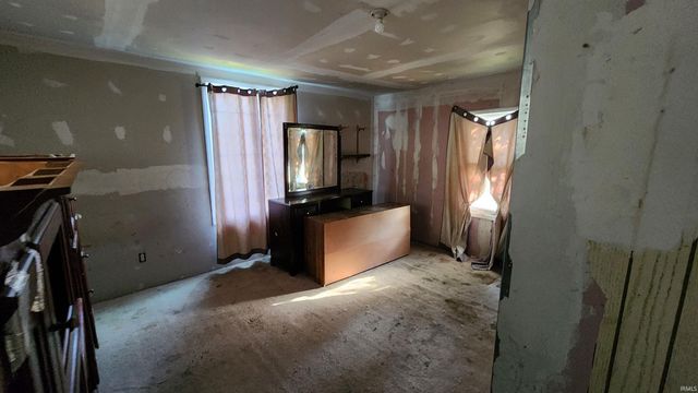 2405 W 10Th Street, Muncie, IN 47302