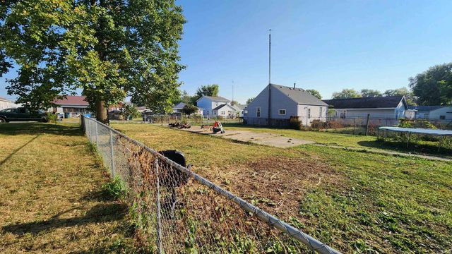 2405 W 10Th Street, Muncie, IN 47302