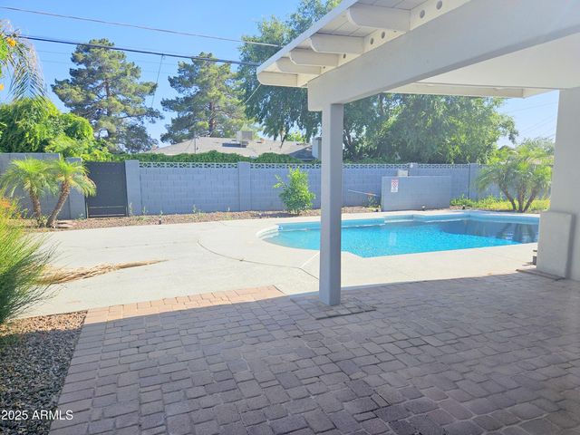 4139 E CLARENDON Avenue, Phoenix, AZ 85018