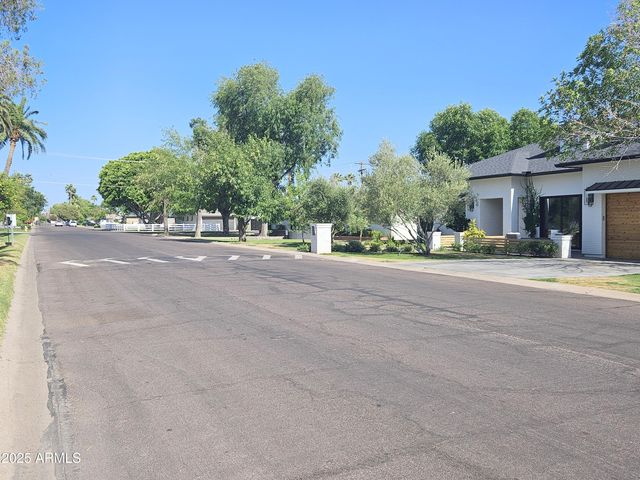 4139 E CLARENDON Avenue, Phoenix, AZ 85018