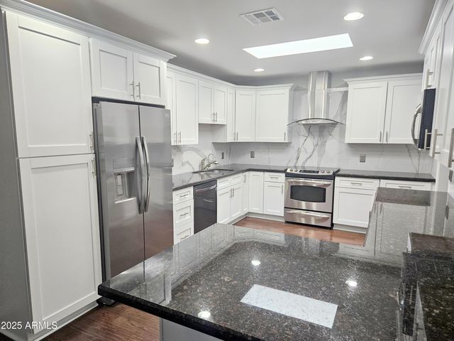 4139 E CLARENDON Avenue, Phoenix, AZ 85018