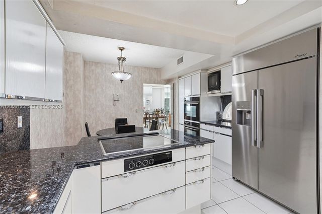 9801 Collins Avenue 14D, Bal Harbour, FL 33154
