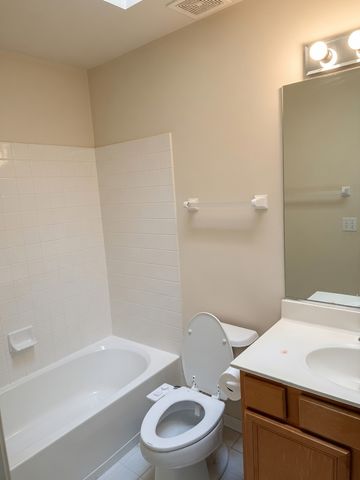 1334 FILLY Lane 1334, Bartlett, IL 60103