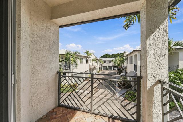 712 SE 2nd Street, Pompano Beach, FL 33060