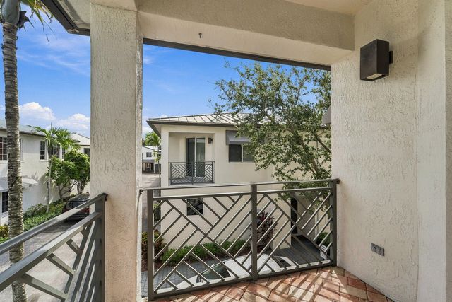 712 SE 2nd Street, Pompano Beach, FL 33060