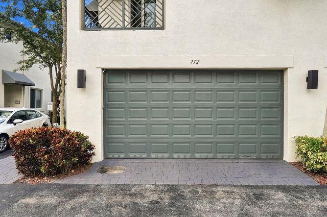 712 SE 2nd Street, Pompano Beach, FL 33060