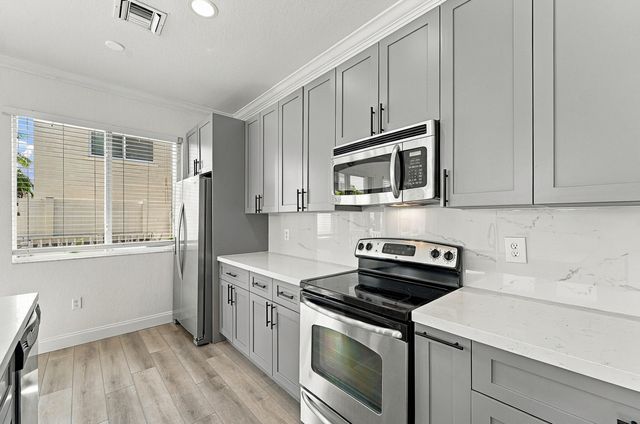 712 SE 2nd Street, Pompano Beach, FL 33060