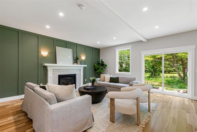 22 Farnsworth Avenue, Tiverton, RI 02878