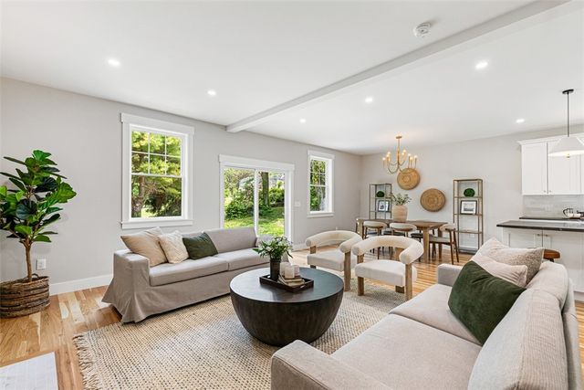 22 Farnsworth Avenue, Tiverton, RI 02878